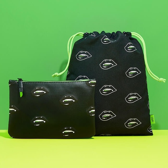 ipsy Handbags - 💄3/$12💄 NWOT: IPSY Black Vampire Lip Makeup Bag